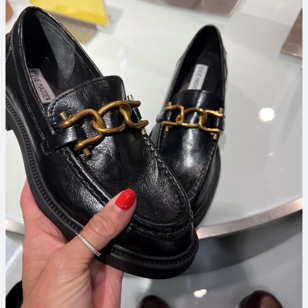 NEW Steve Madden Karmine Black Leather Gold Chain Loafers women sz 6.5